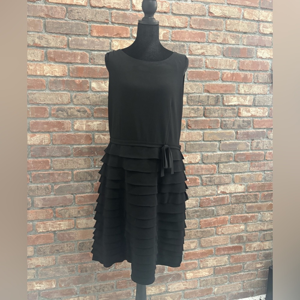 Sleeveless TAYLOR Black Tiered Midi Dress size 14